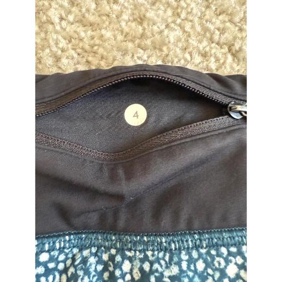 Lululemon Speed Up Shorts size 4 - Picture 3 of 3